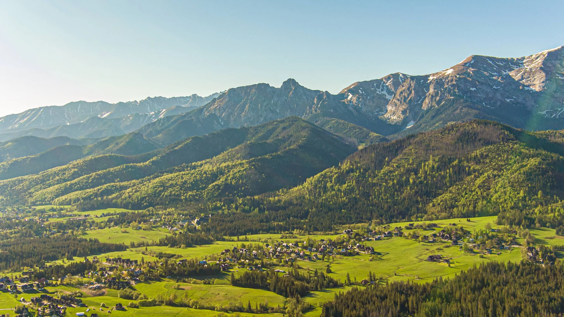 Kościelisko - centrum i widok na Giewont
