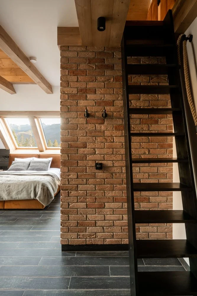 Pokój trzyosobowy z antresolą - Nastrojowy loft NR 4